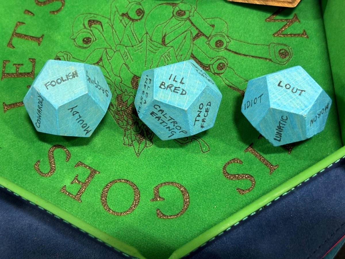 DnD Hexagonal Dice Tray | Folding Velvet Gaming Accessory - Resplendent Aurora